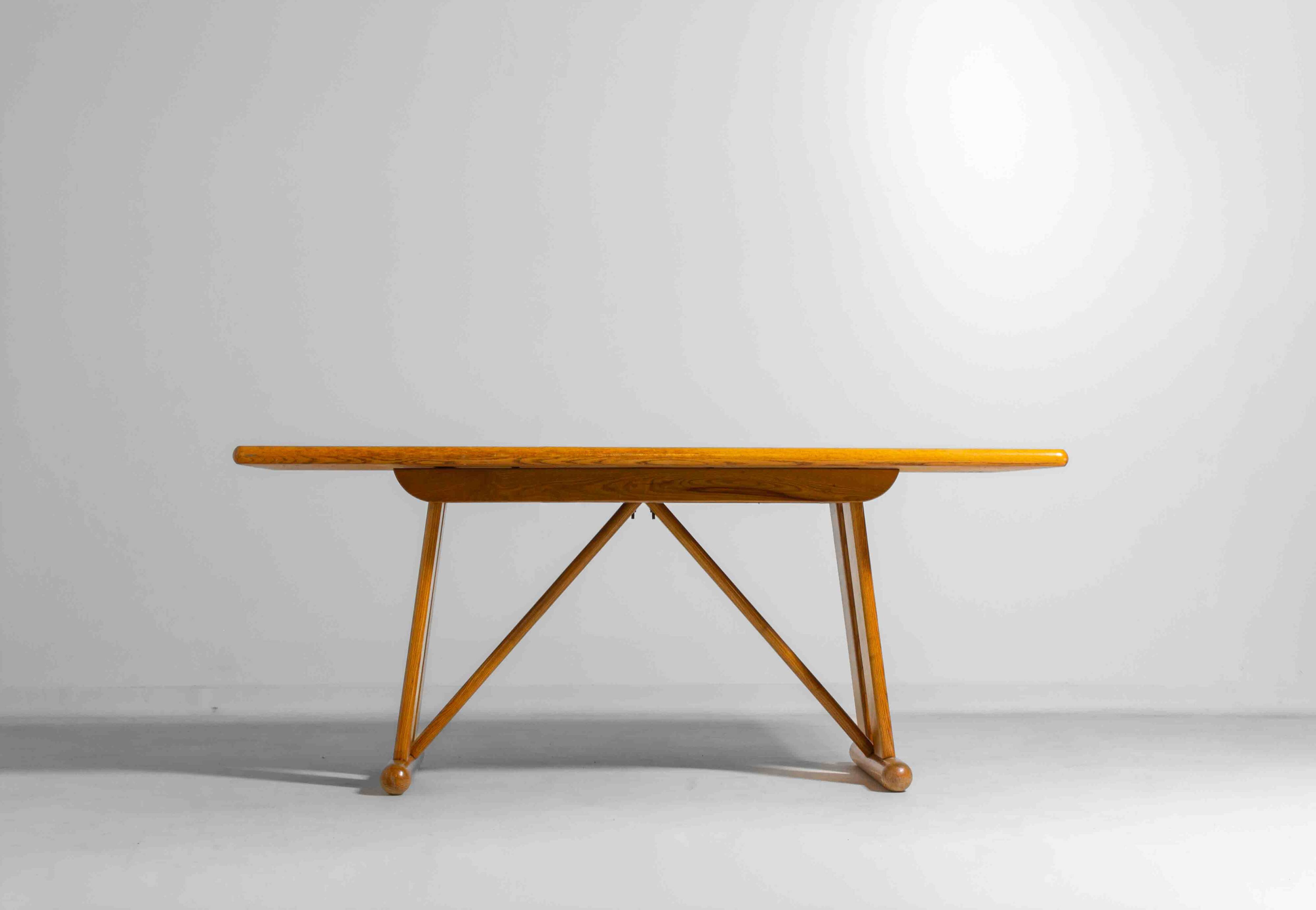 Geometrical dining table in oak, Italy 1980s