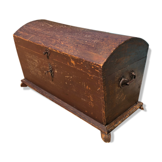 Curved chest 18th