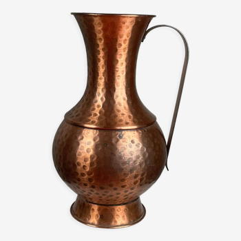 Carafe vase en cuivre