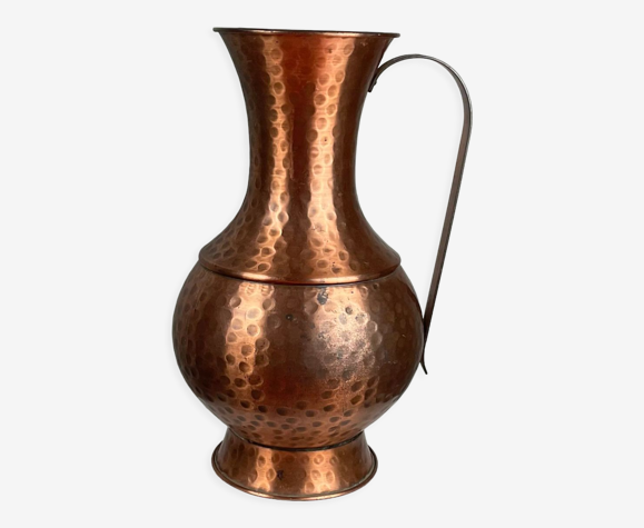 Carafe vase en cuivre