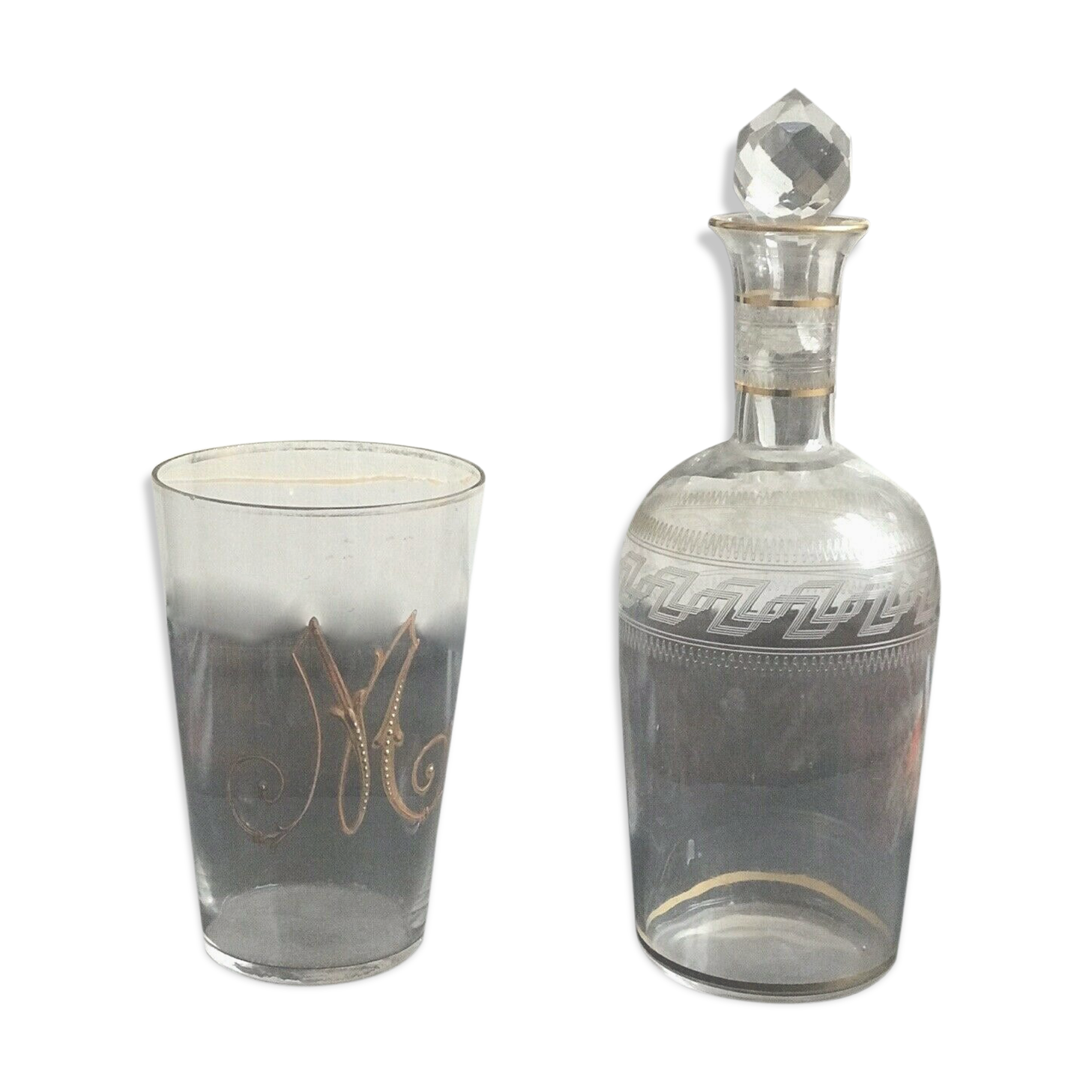 Carafe and crystal monogram communicating glass 'm'