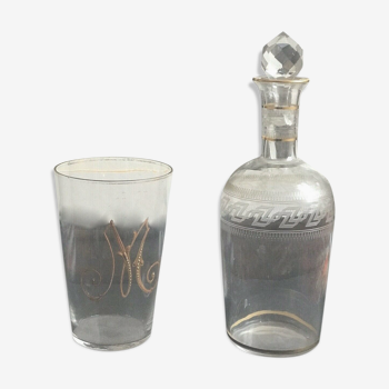 Carafe and crystal monogram communicating glass 'm'