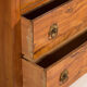 Ancienne commode Biedermeier avec ferrures en forme de fleurs (vers 1850)