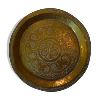 Ancient Moroccan plateau, chiseled copper, diameter 29 cm