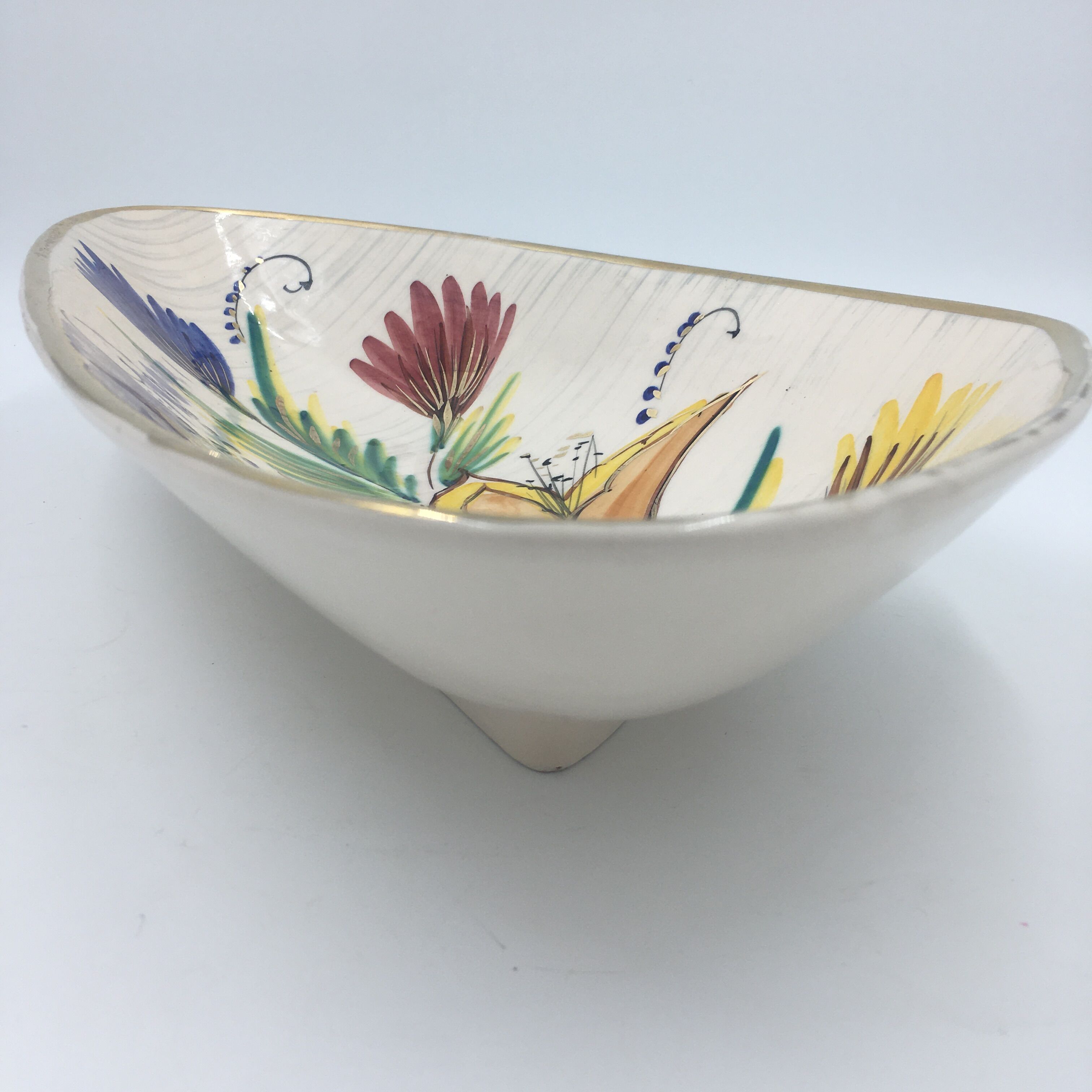 Triangular ceramic fruit basket