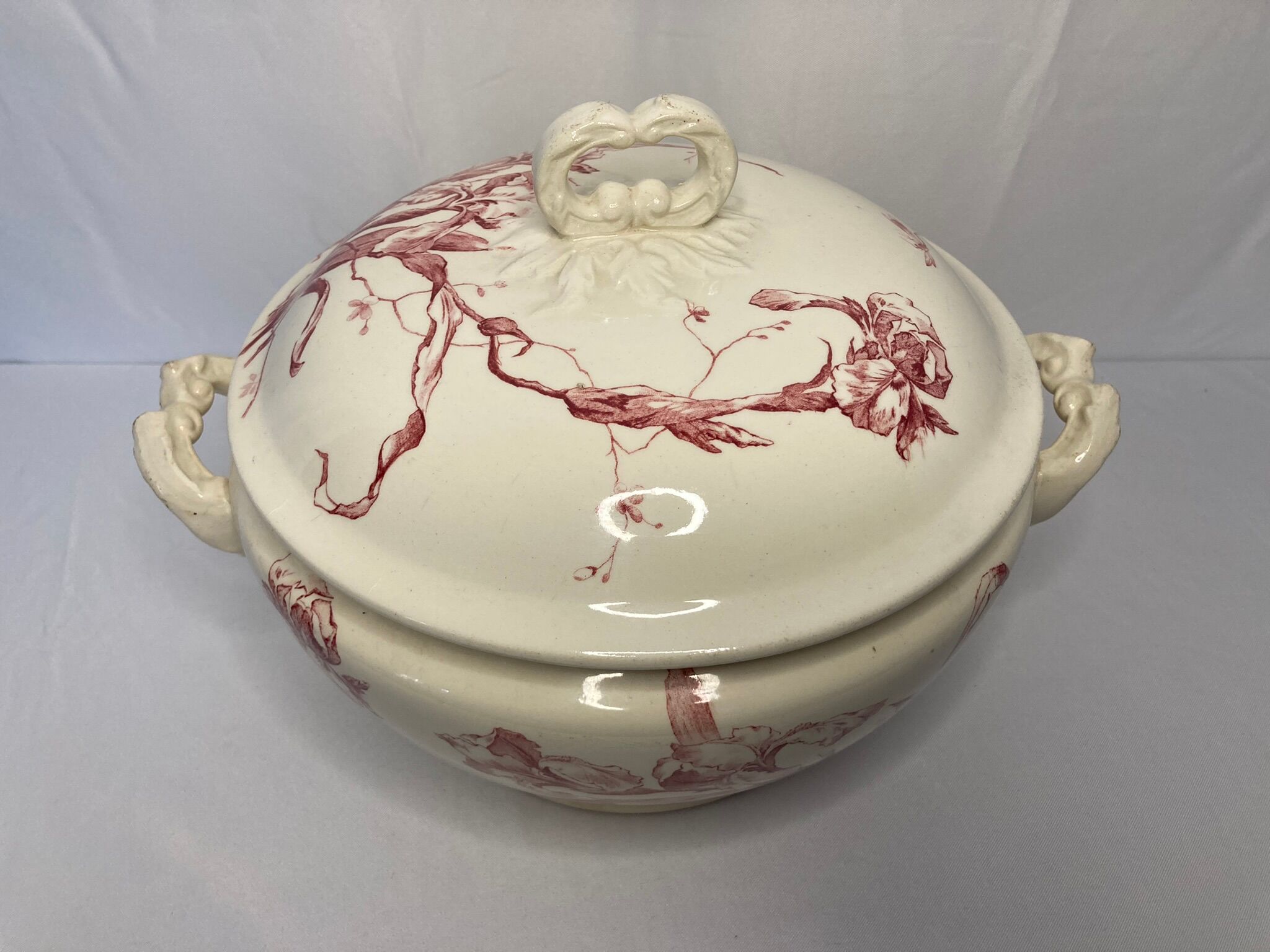 Gien, former iris earthenware model soup kitchen around 1940