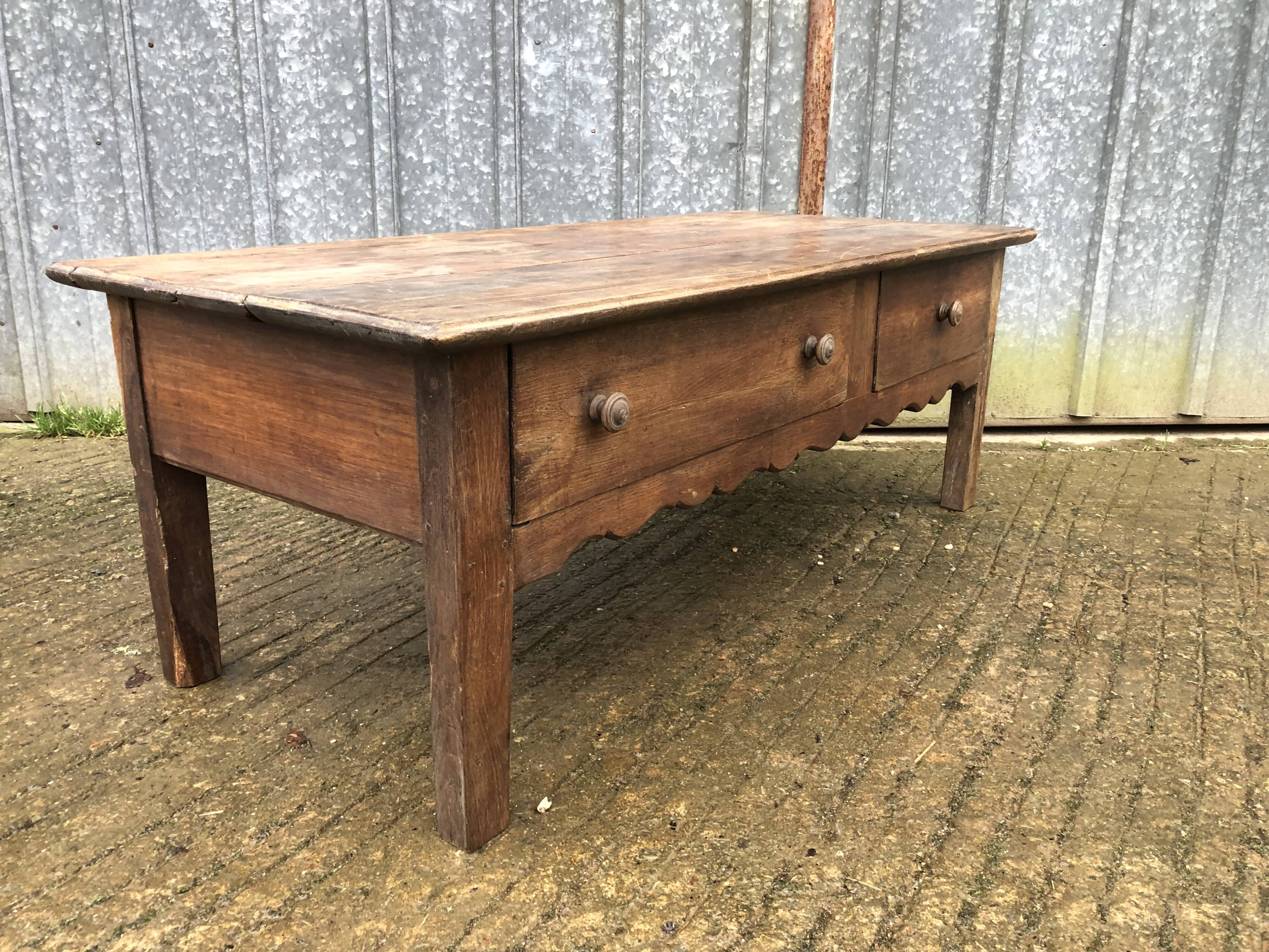 Old coffee table from the Guérandais region in solid oak with 2 front drawers