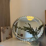 Vintage oval decorative mirror with beveled and chiseled effect