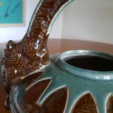 Vietnam tripod wine pourer
