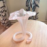 Flower vase in pink mate