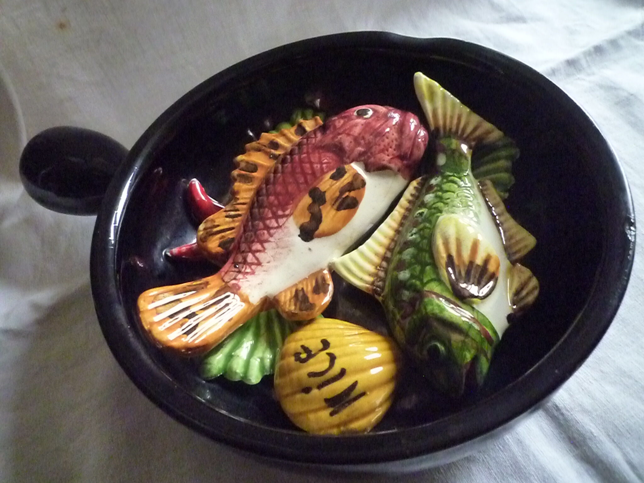 Plate caquelon in vintage slurry style Vallauris theme fish