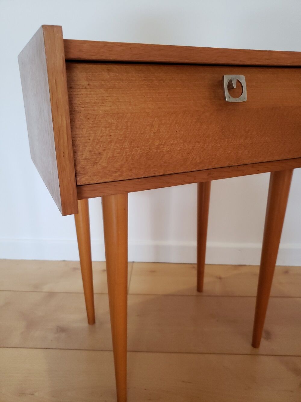 2 vintage bedsides