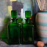 Duo de flacons-carafes en verre vert vintages