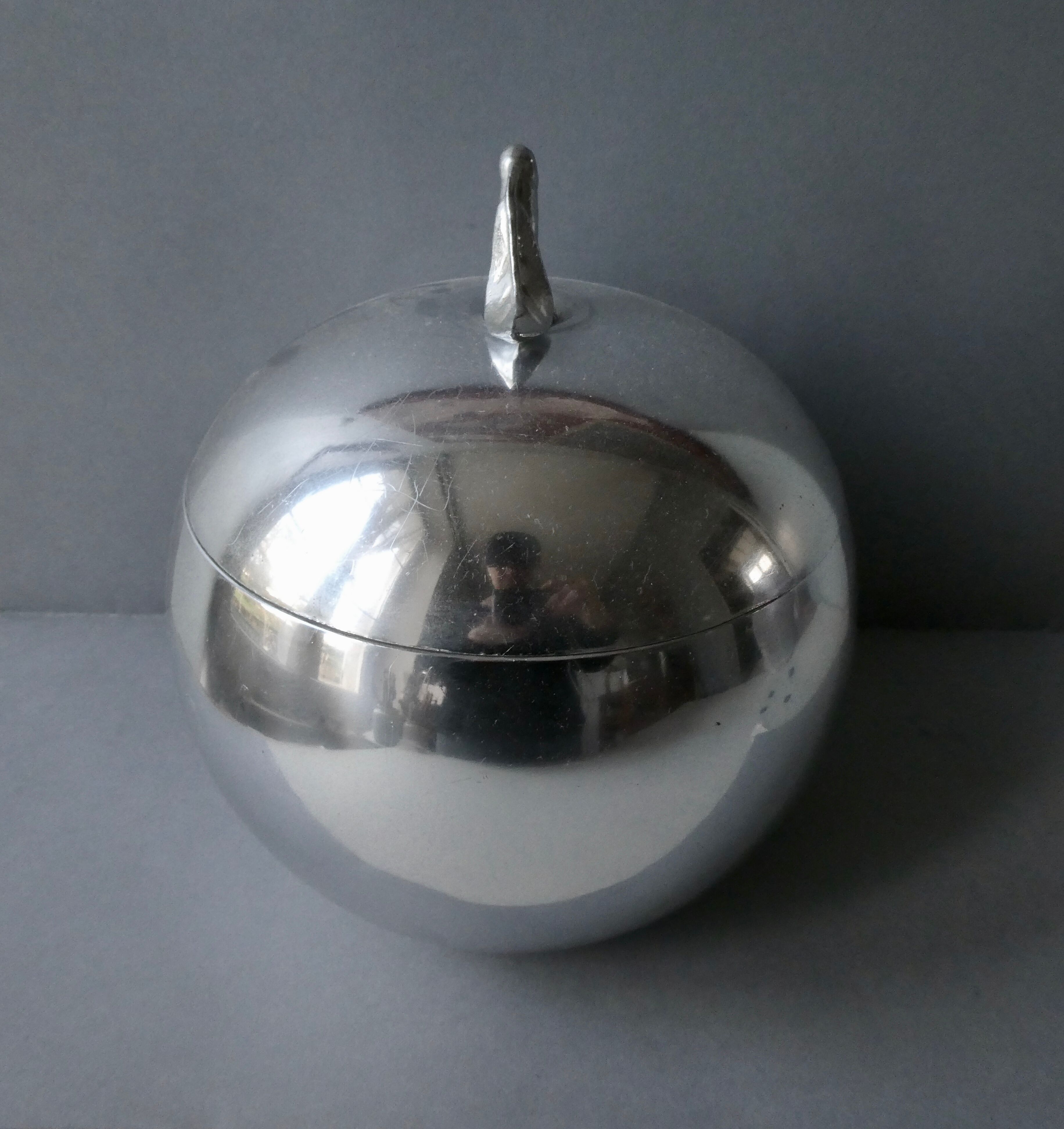 Luxium France silver metal apple-shaped ice bucket