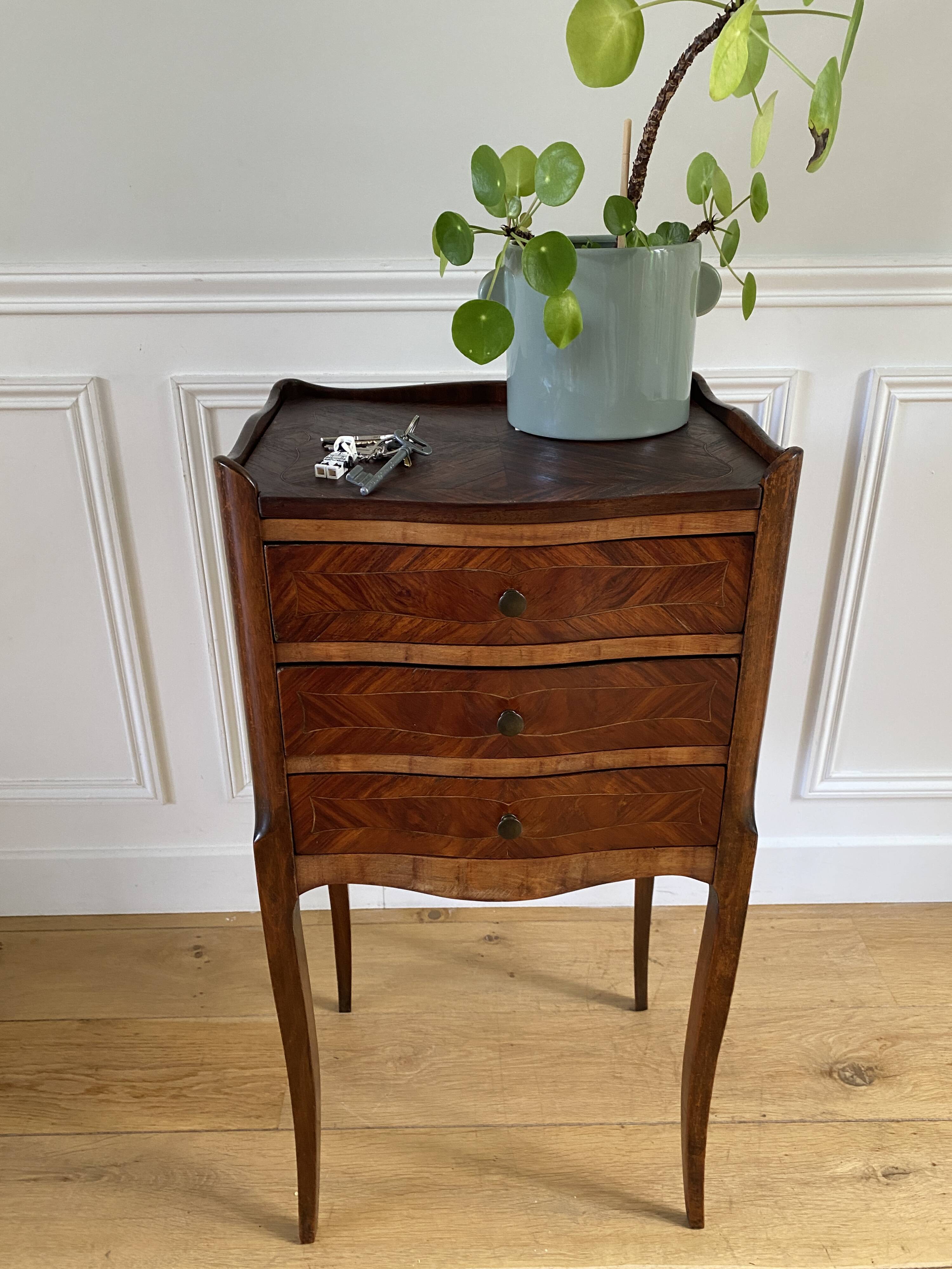 Antique marquetry bedside table – Louis XV style – 3 drawers