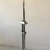Lampadaire moderniste en acier