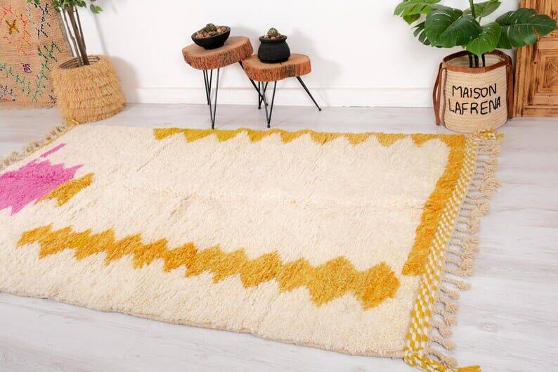 Traditional handmade Beni Ouraine rug, size 150 x 250 cm