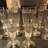 18 flûtes à champagne en cristal