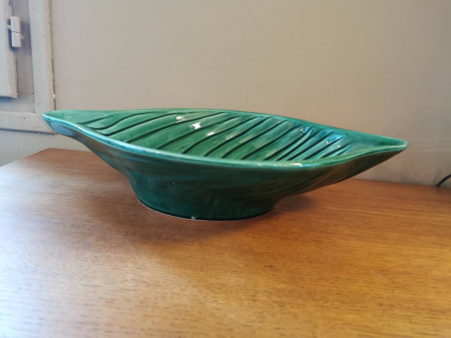 Coupe vintage en barbotine forme feuille
