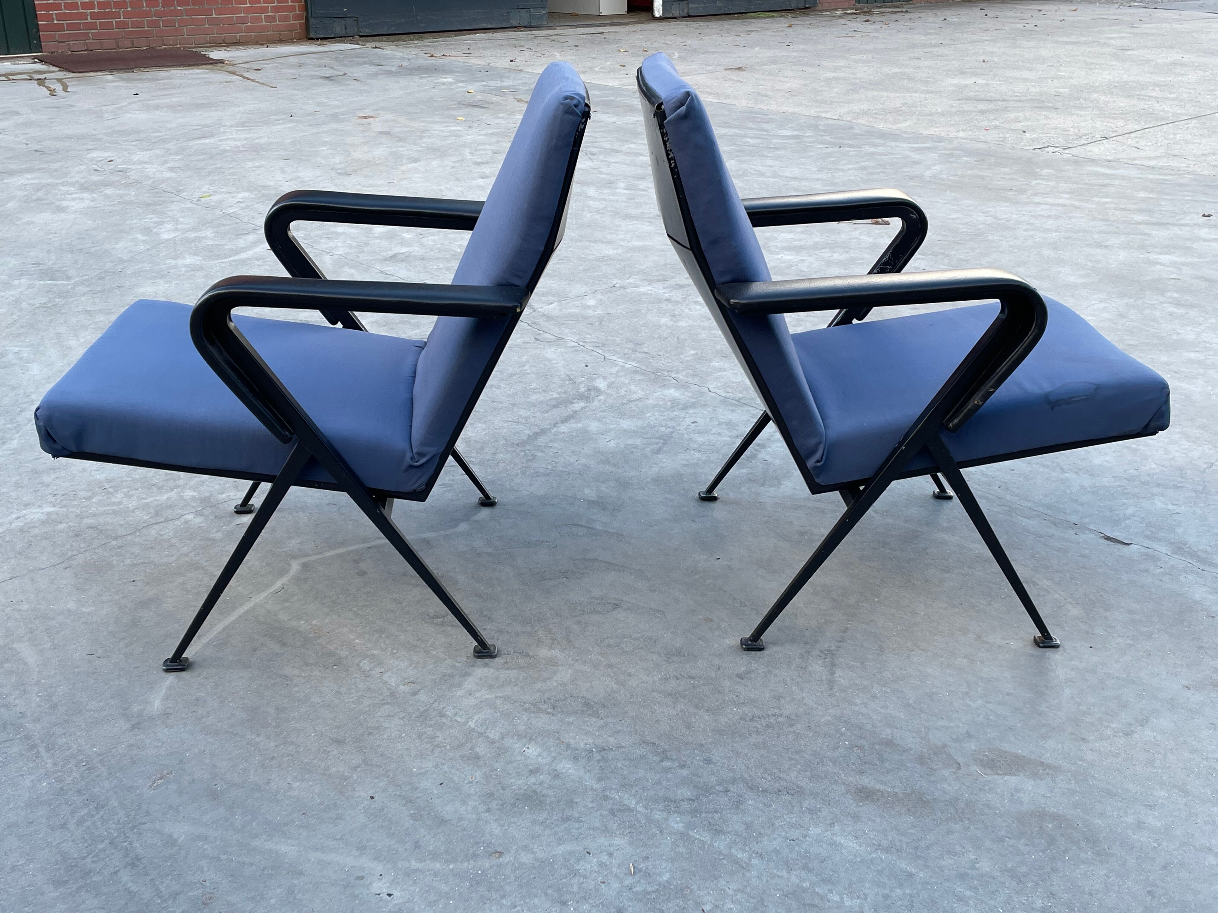 set of 2 Repose armchairs by Friso Kramer for Ahrend de Cirkel