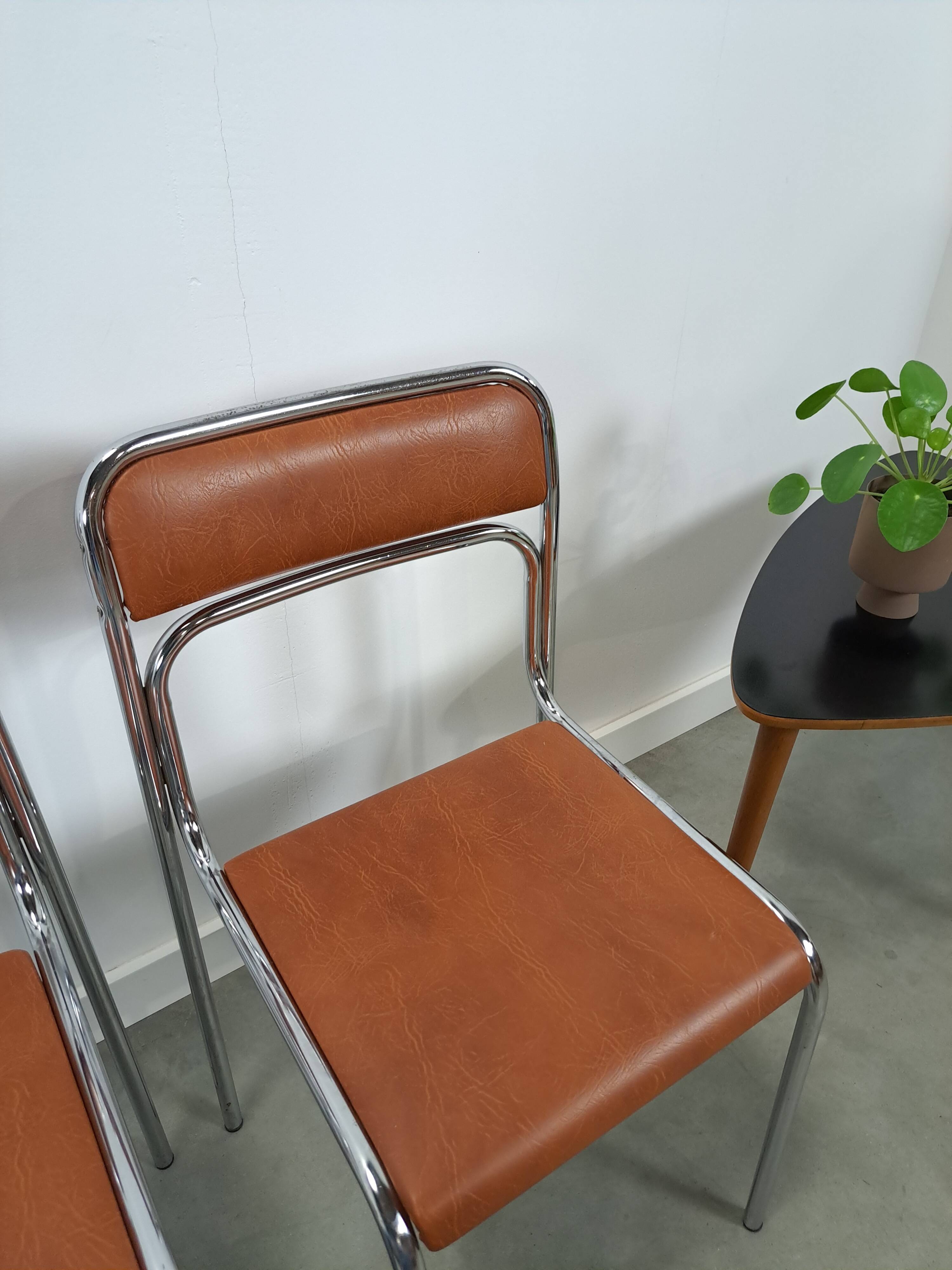 Skai bauhaus chromen Italiaanse buisframe stapelbare stoel