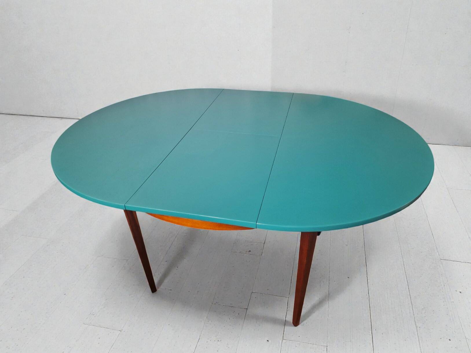 Extendable oval teak dining table