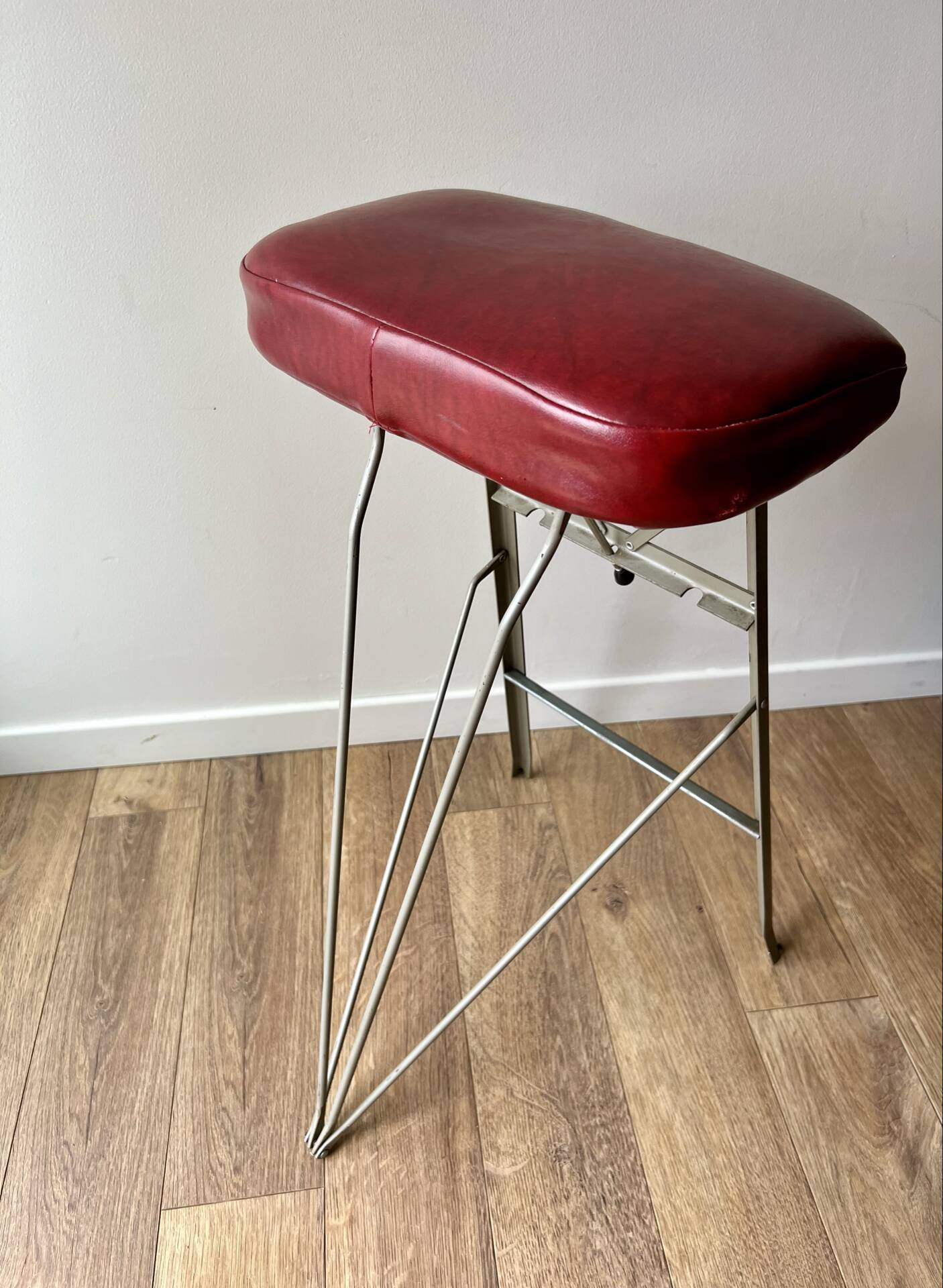 Vintage folding stool Libellule – Normafix – burgundy faux leather – years