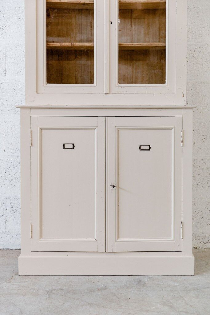 Vintage wooden dresser - linen colors