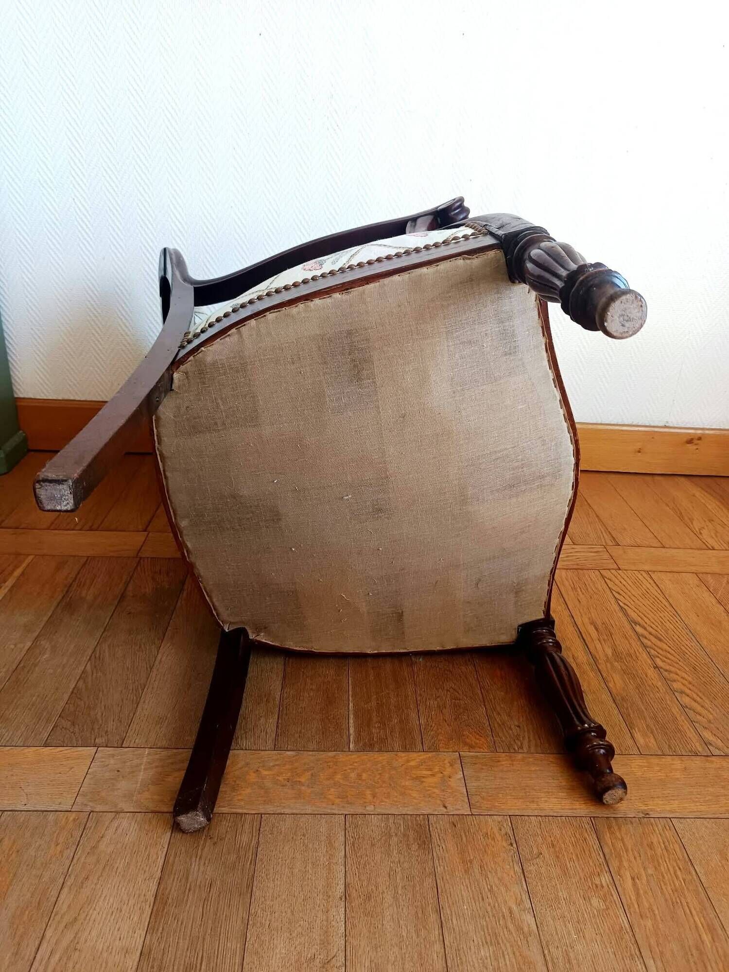 Voltaire armchair and its ottoman