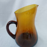 Carafe en verre soufflé ambré