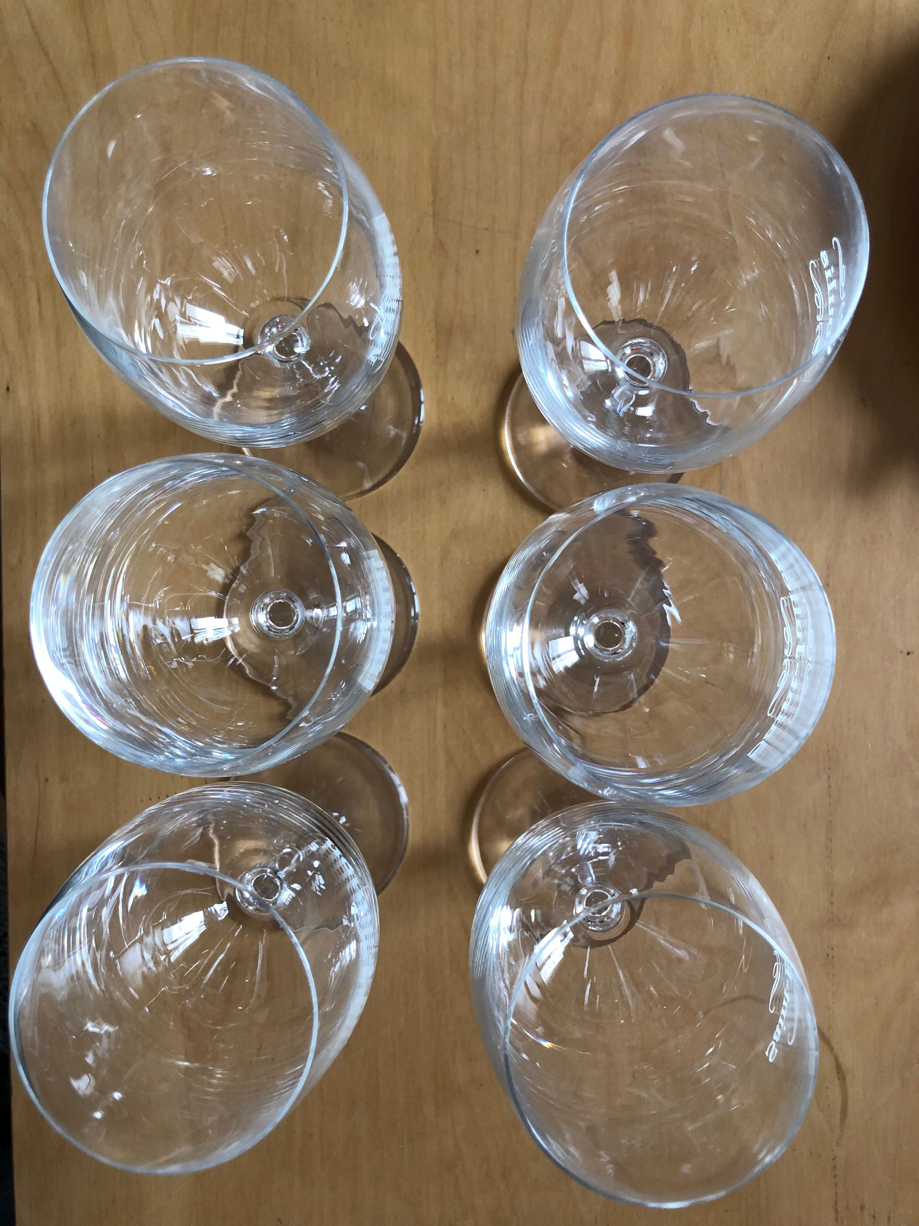 Wine glasses with engraved appellations