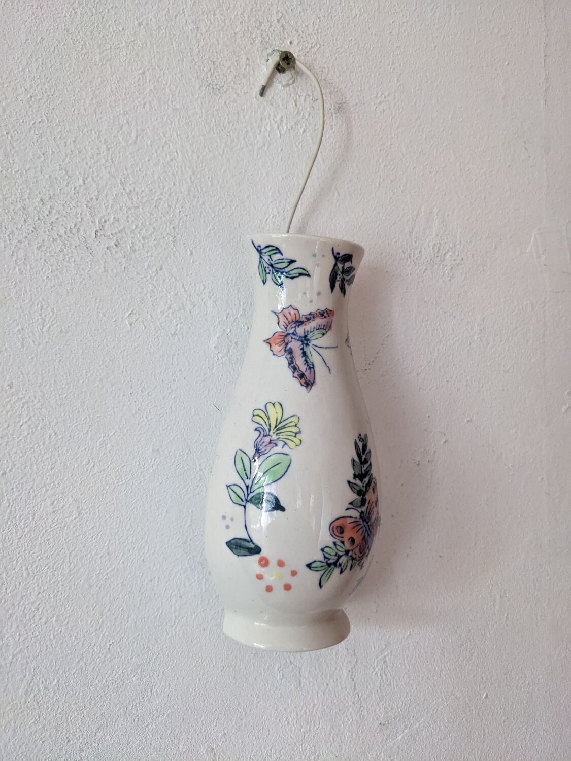 Saturator radiator old ceramic humidifier floral decoration