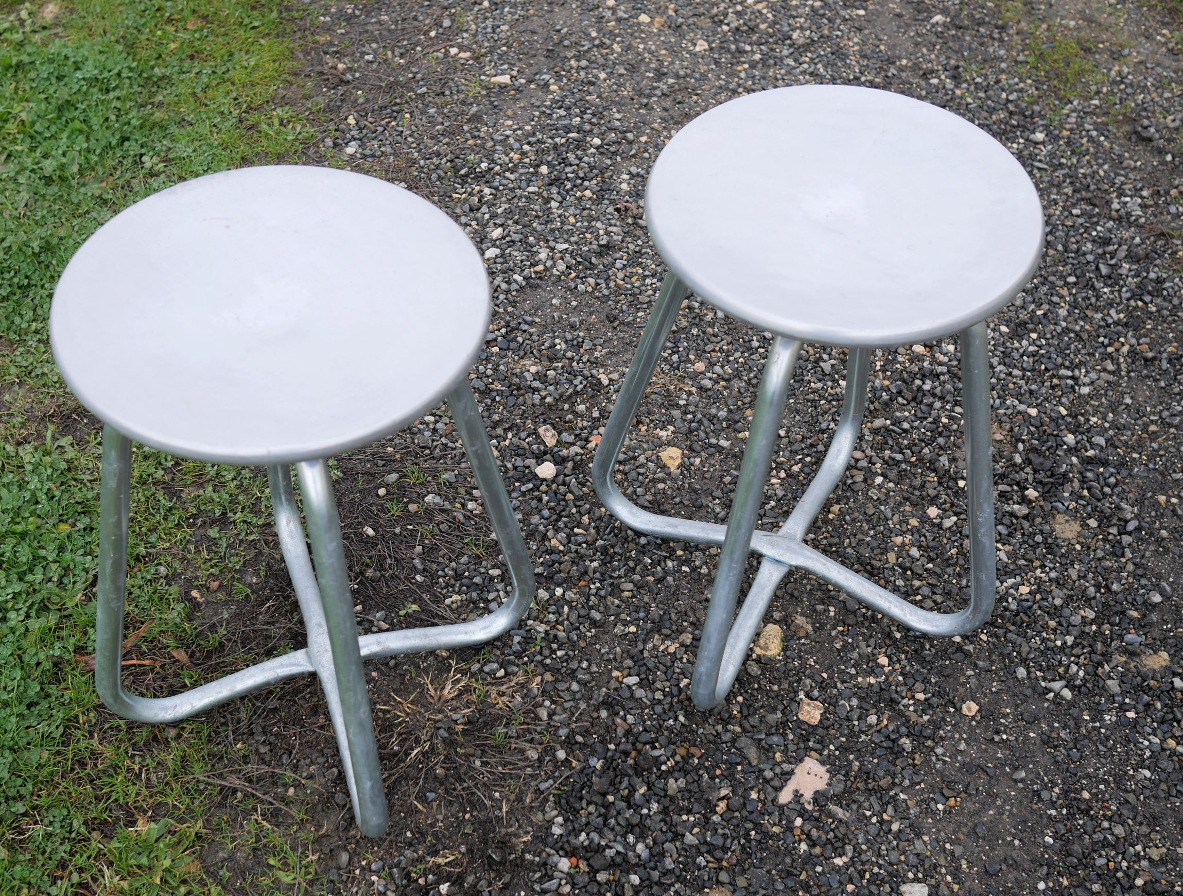Paire de tabourets industriels