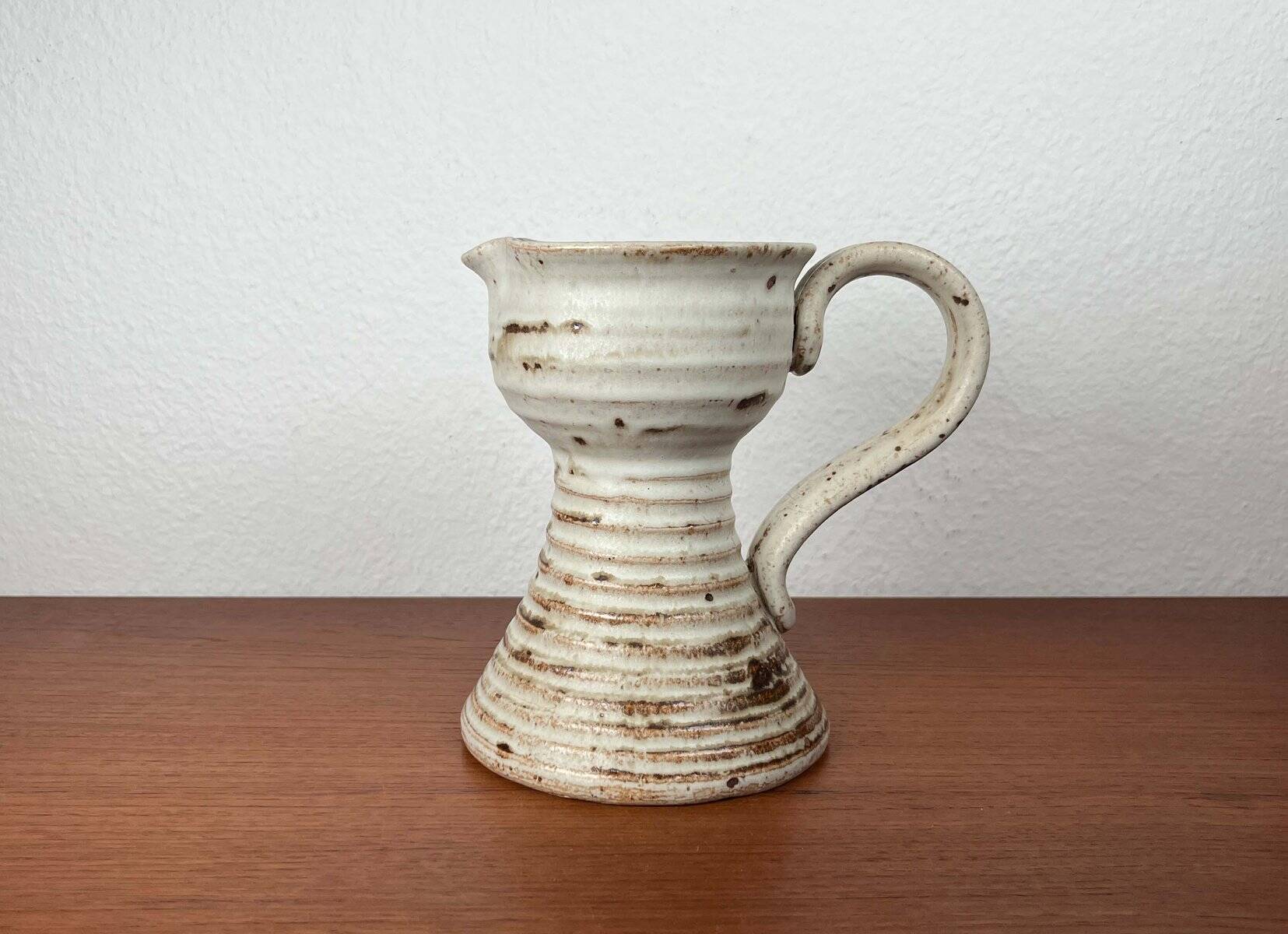 Mid-century modern studio pottery jug by Helle Stenberg for Pottestuen Keramik Frederikshavn, 1960s.