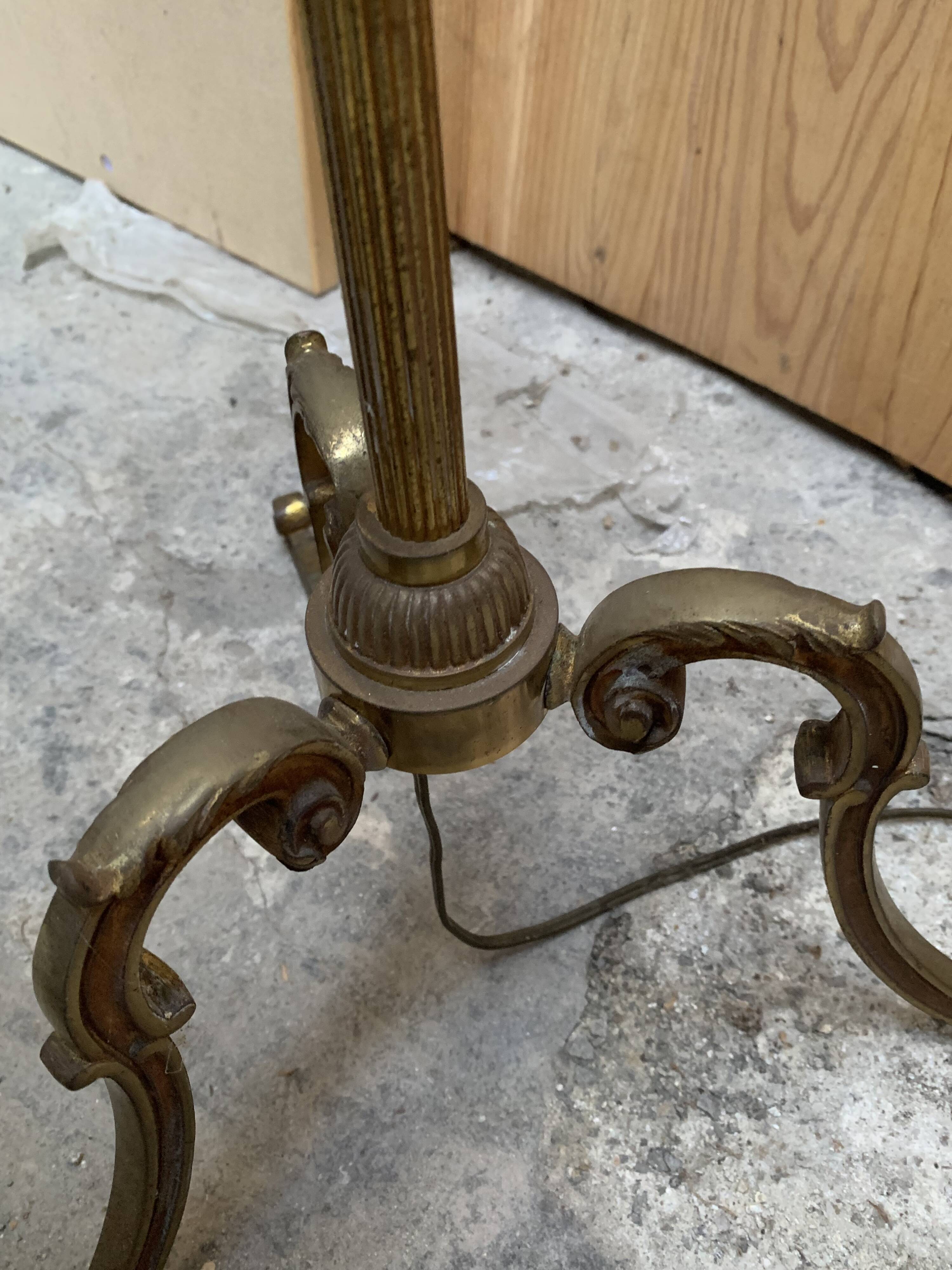 Lampadaire tripode laiton doré vintage