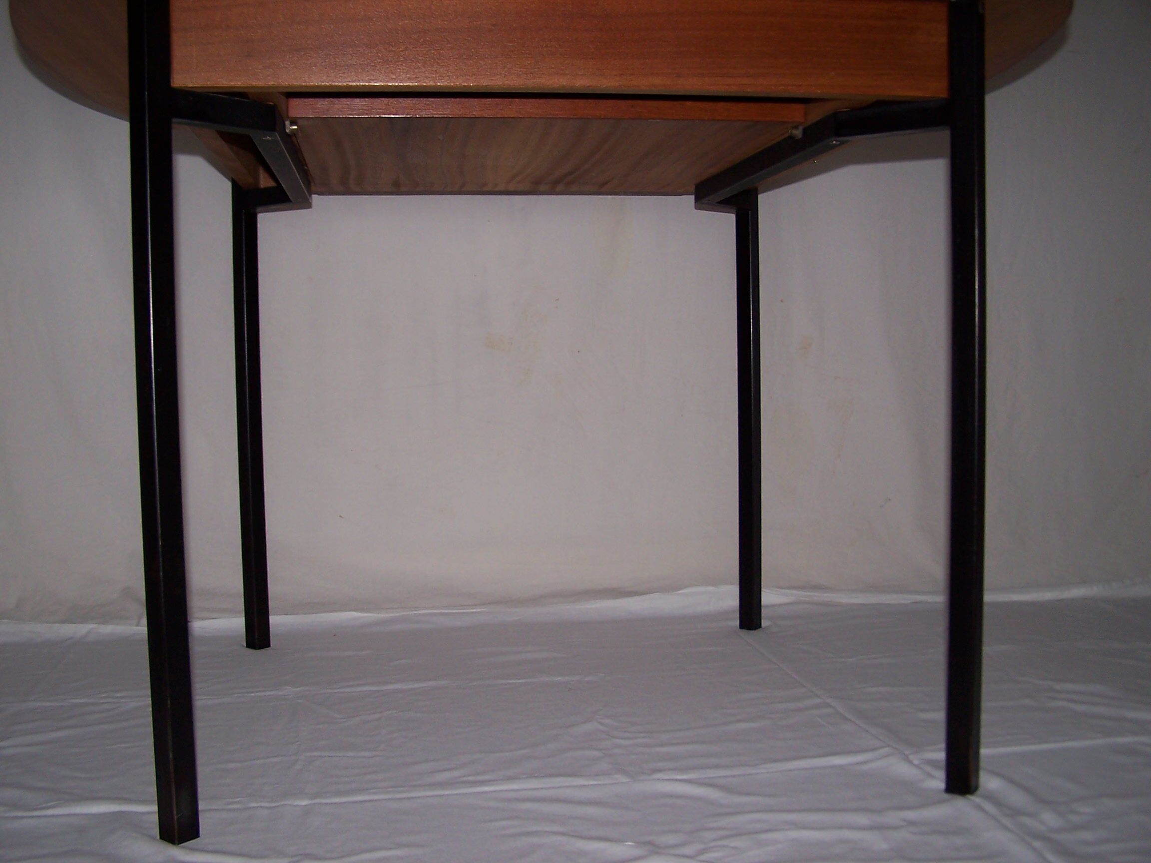 Table Trc 20 by Pierre Guariche, editions Huchers Minvielle 60