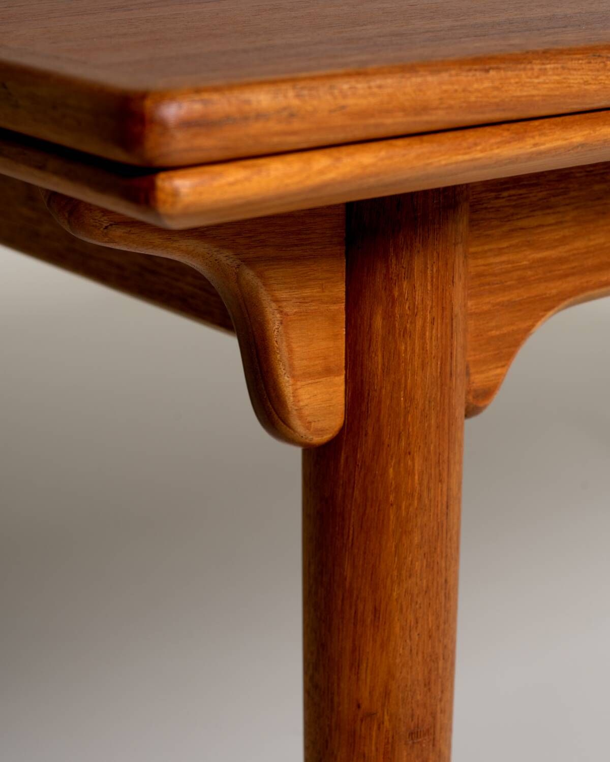 Table à manger "Modèle 54" produite par Omann Jun., années 1960.