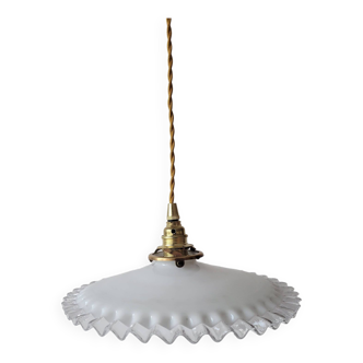 Suspension en opaline dentelée