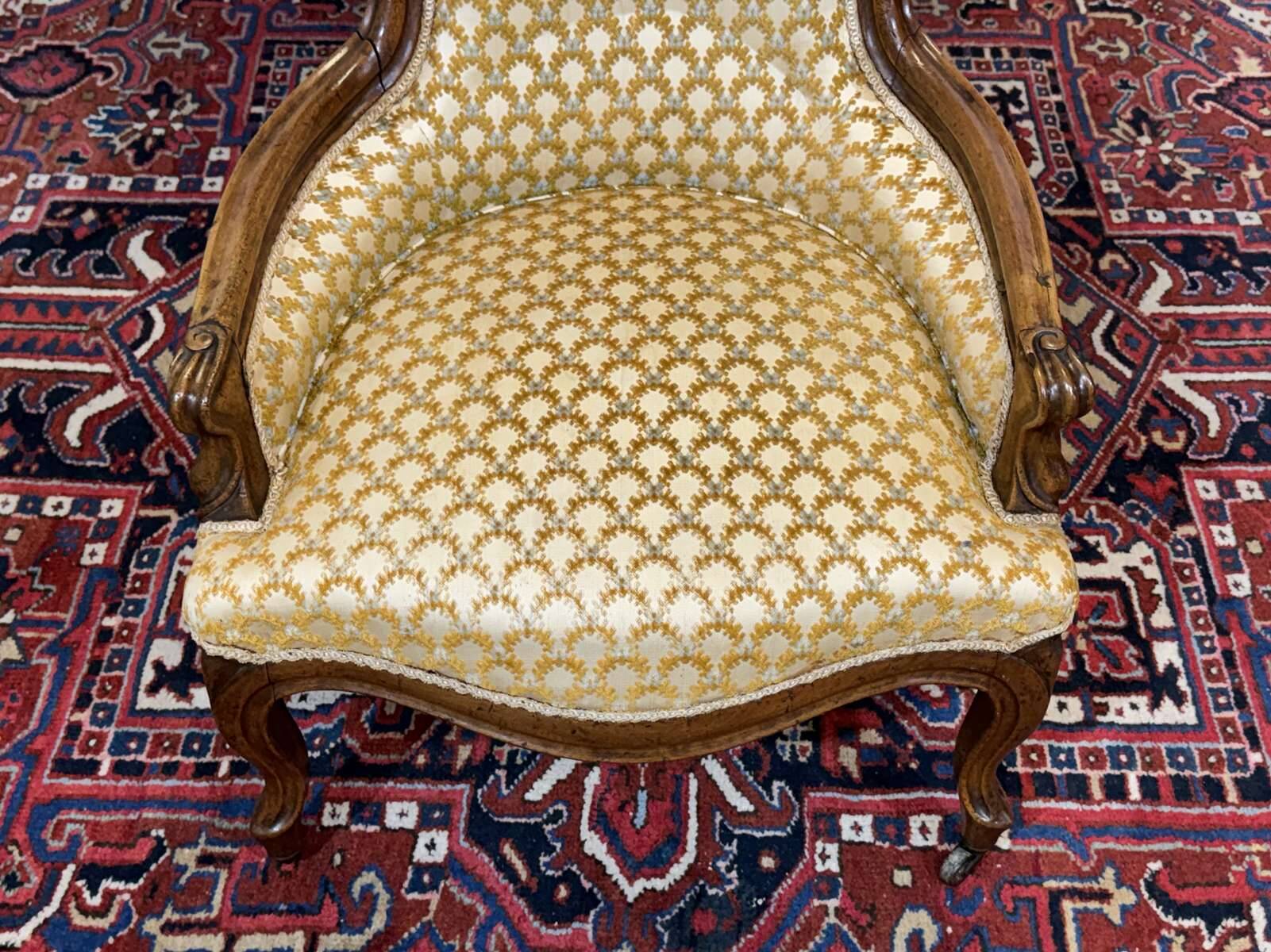 Napoleon III armchair from the 19th century in walnut.