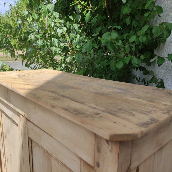 Low cabinet
