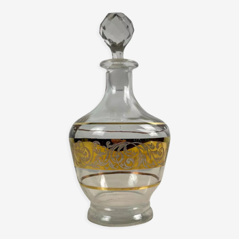 Produits Charming glass carafe with golden decoration