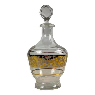 Produits Charming glass carafe with golden decoration