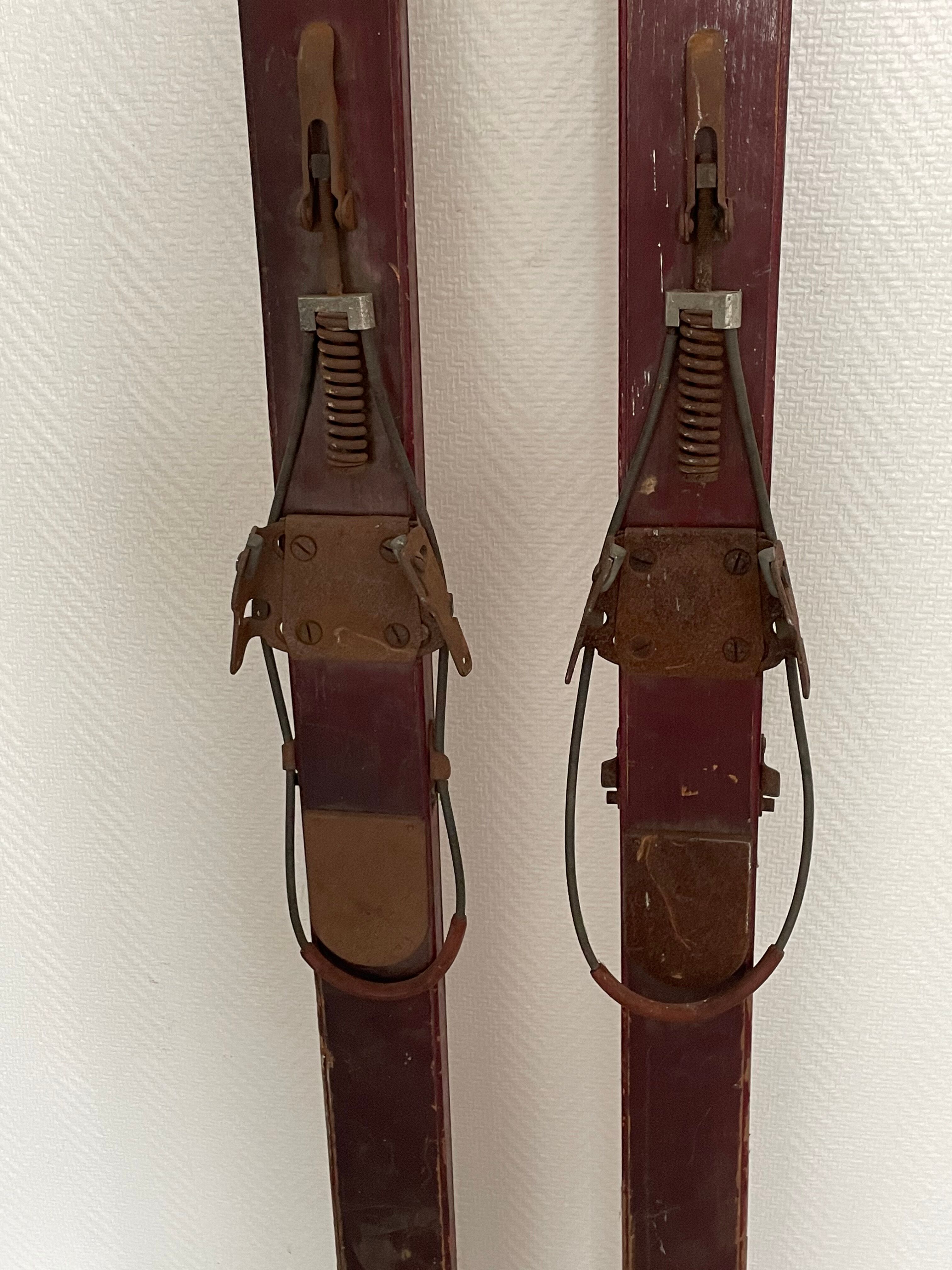 FORMER WOODEN SKI PAIR