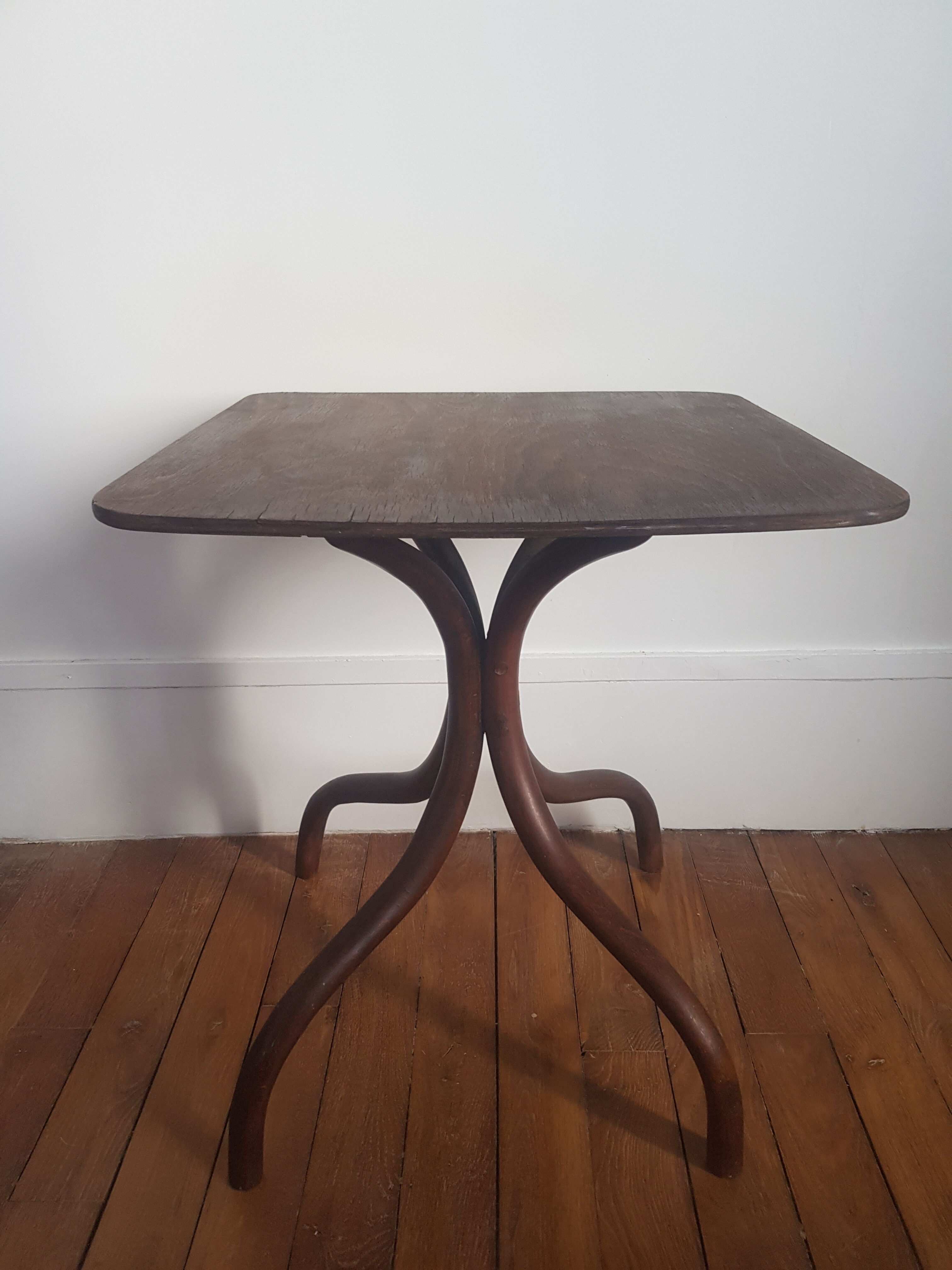 Old gueridon in wood