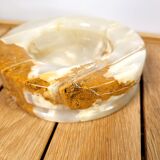 Empty marbled onyx pocket