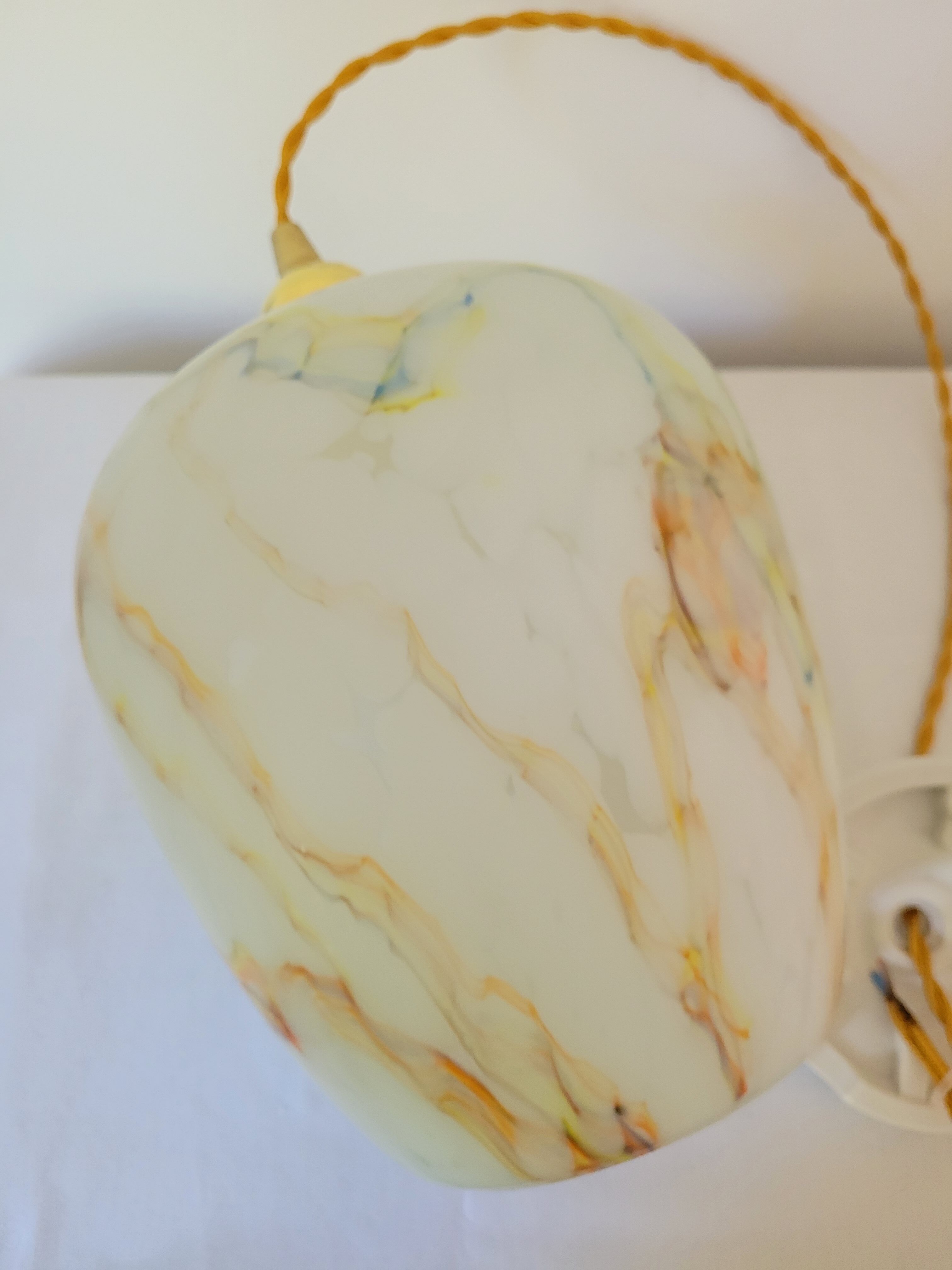Marbled opaline suspension