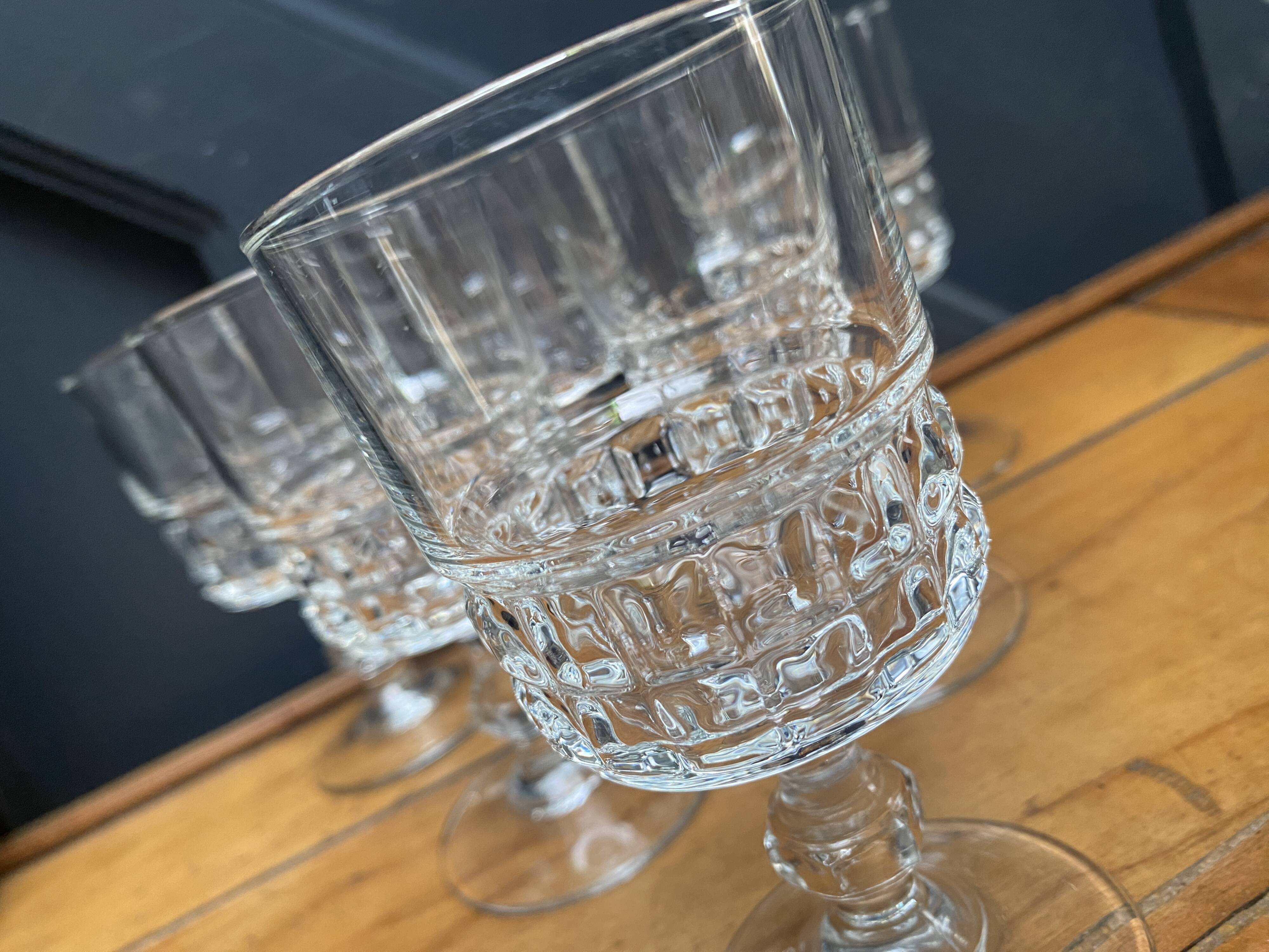 Set of 6 Luminarc Quadrille white wine glasses