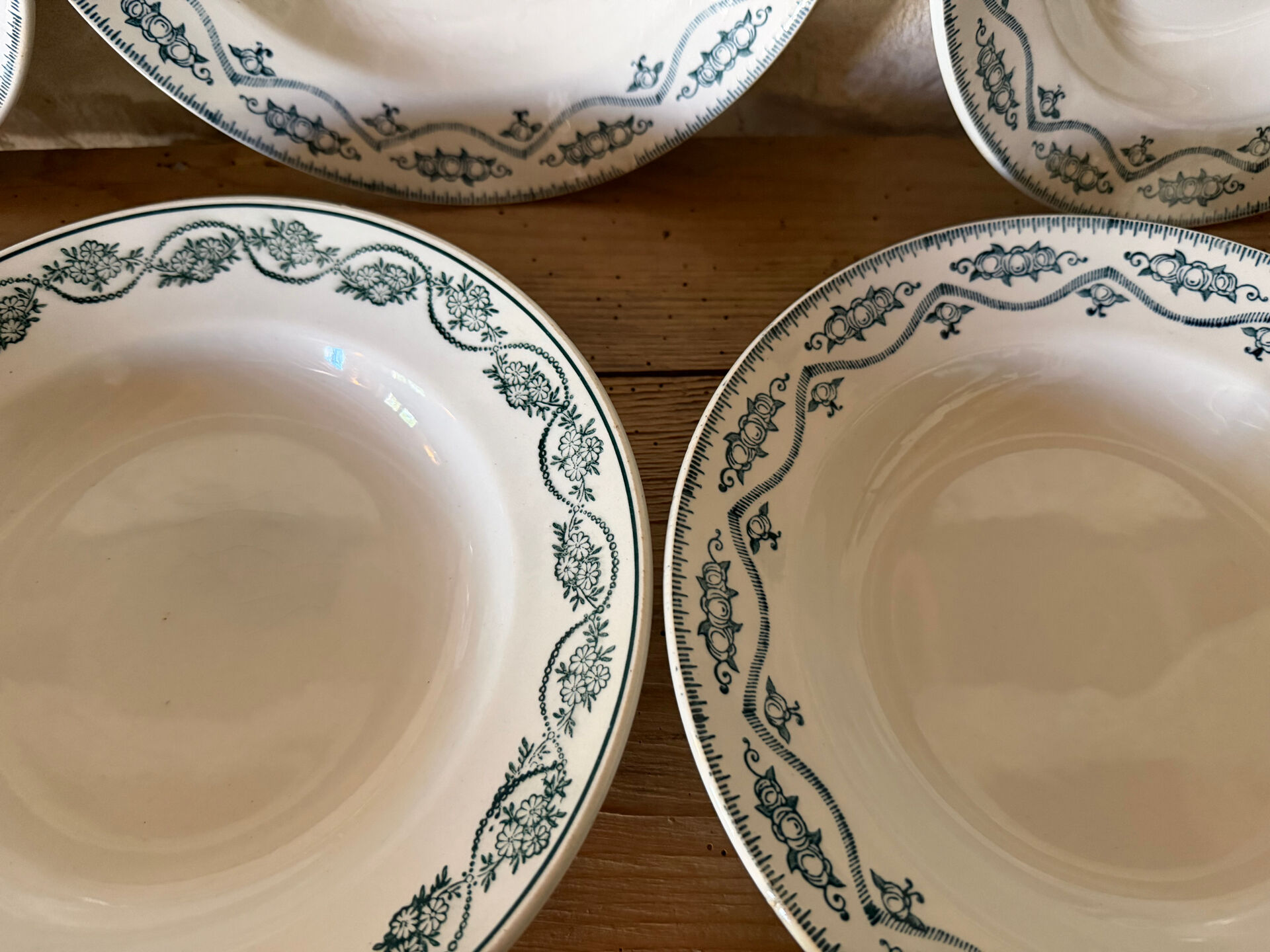 Mismatched deep plates service Saint Amand