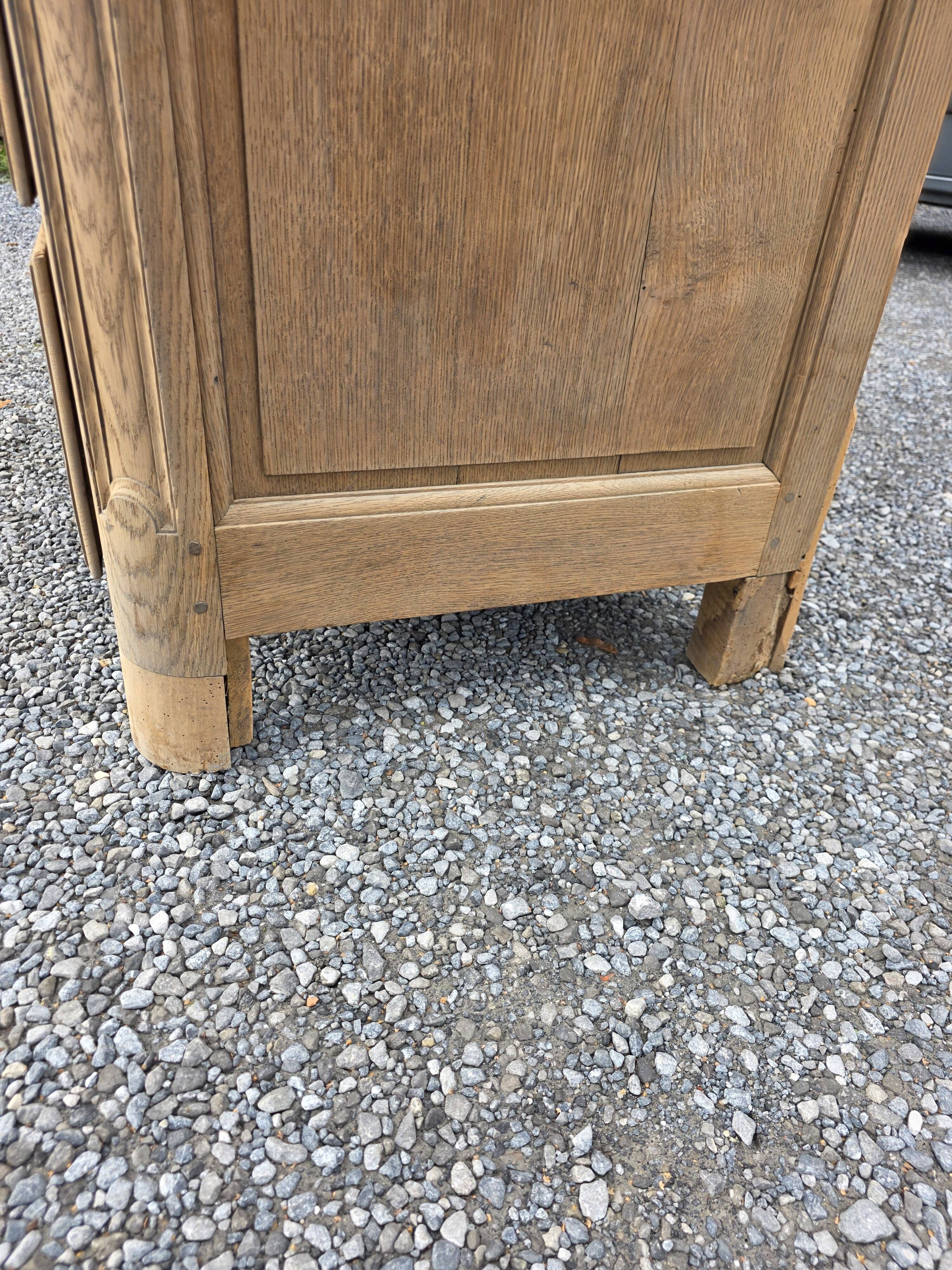 18th-century Louis XV oak commode