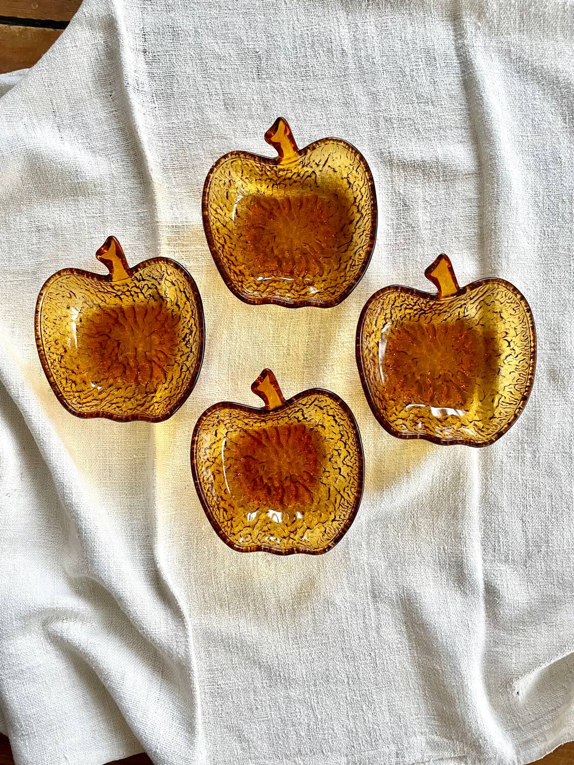 Lot de 4 coupelles « pommes » vintage verre ambré